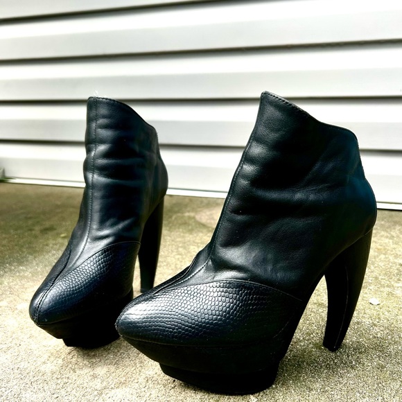 Elly Clay Armadillo Style Arch Heels - Picture 3 of 8